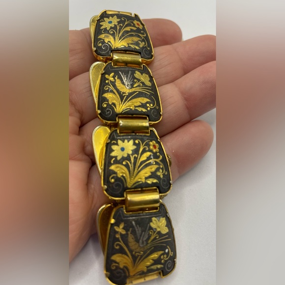 Vintage Jewelry - Gorgeous Vintage Damascene Detailed Bird Floral Gold Tone Hinged Panel Bracelet